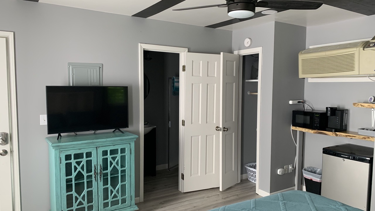 Photo of Bedroom in Hurricane