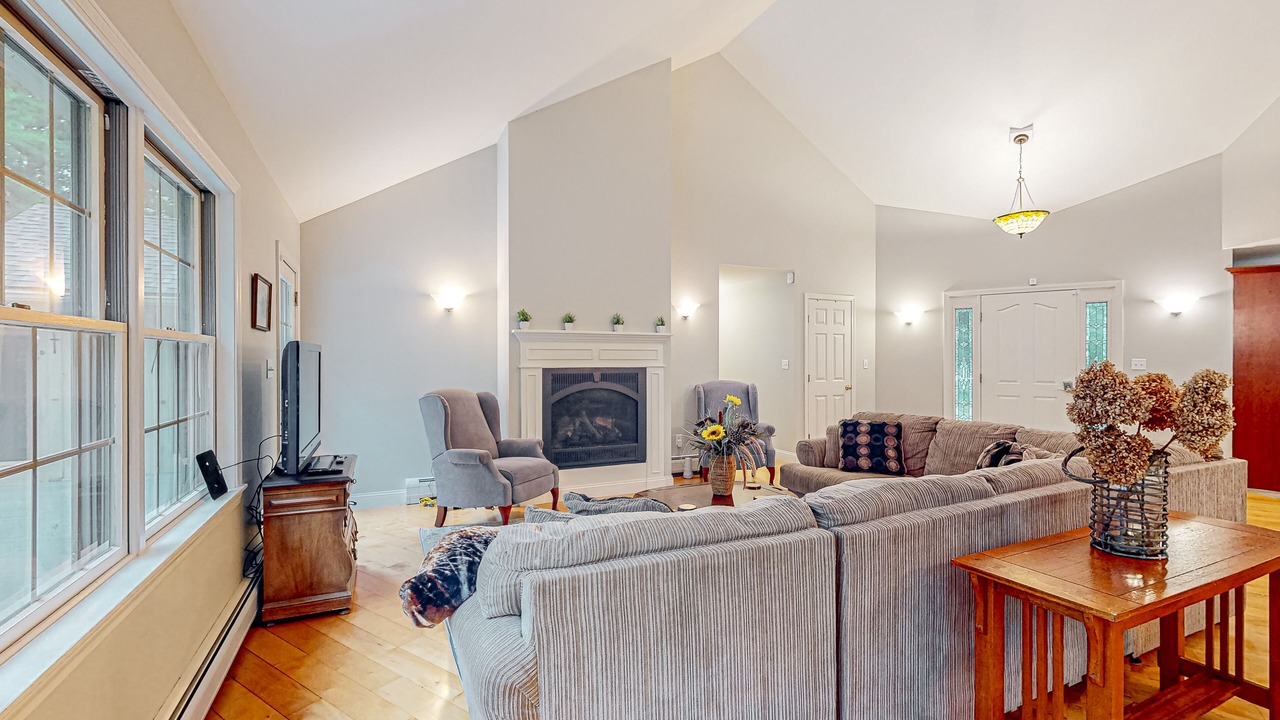 Photo of Livingroom in Raymond