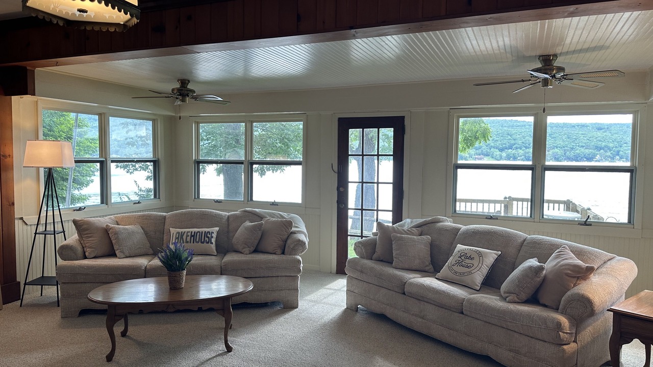 Photo of Livingroom in Honeoye