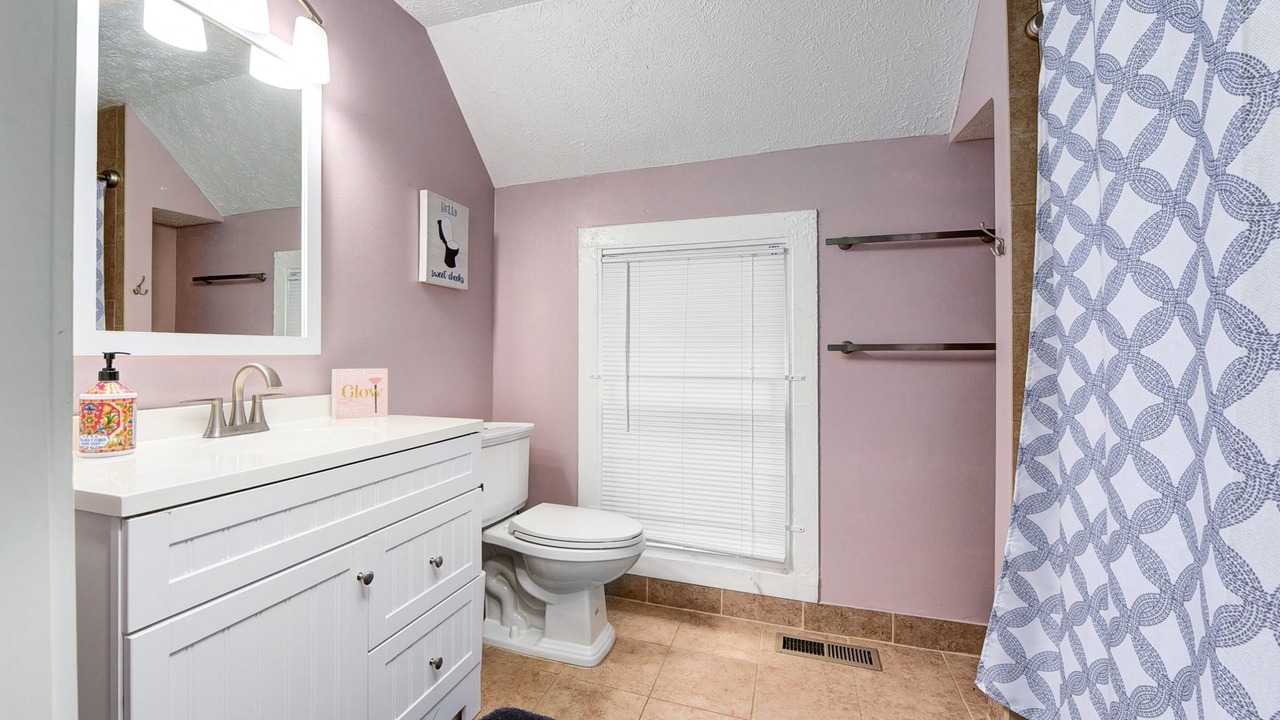 Photo of Bathroom in Detroit - Shoreway