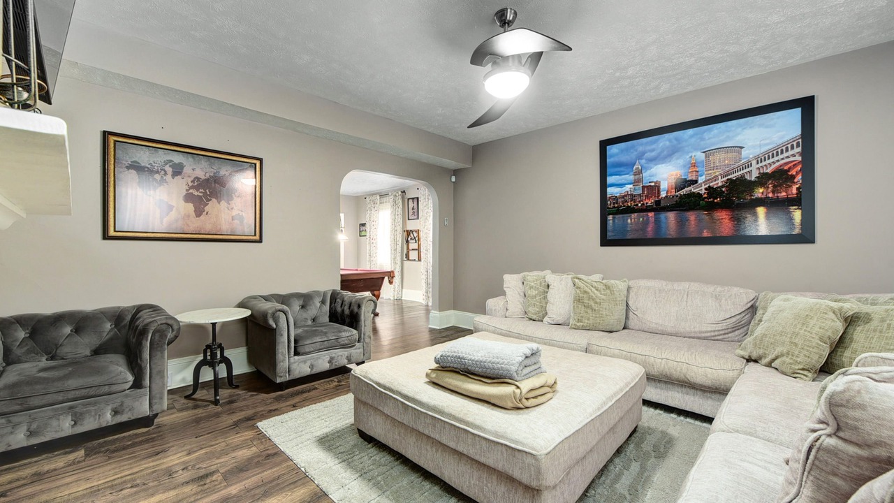 Photo of Livingroom in Detroit - Shoreway