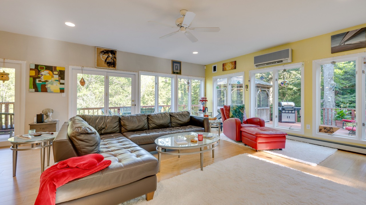 Photo of Livingroom in Thornton