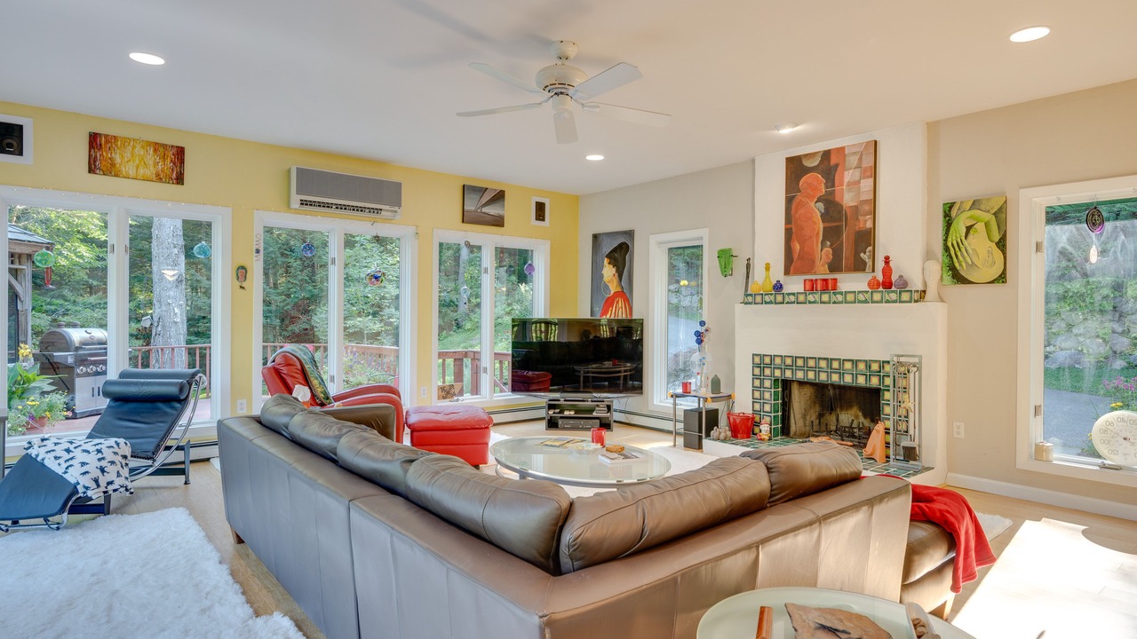 Photo of Livingroom in Thornton