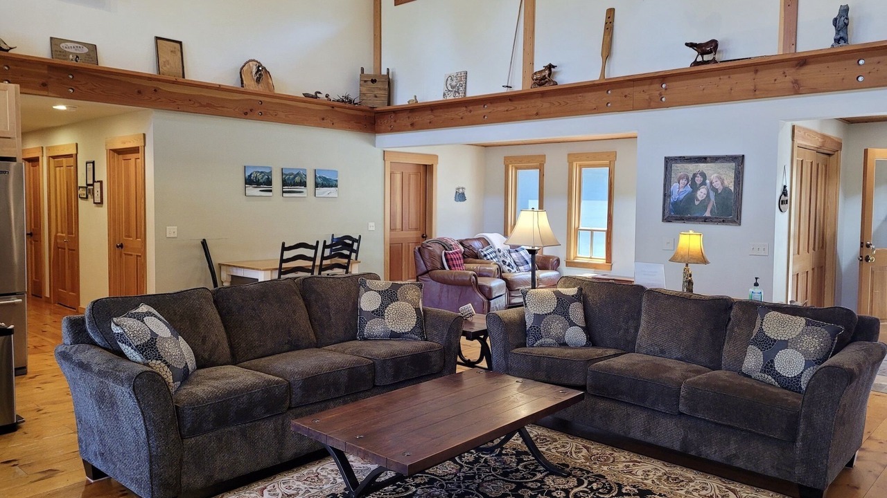 Photo of Livingroom in Mazama