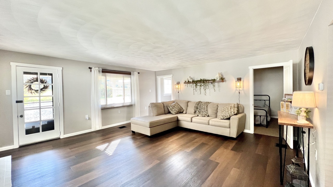 Photo of Livingroom in Hopewell