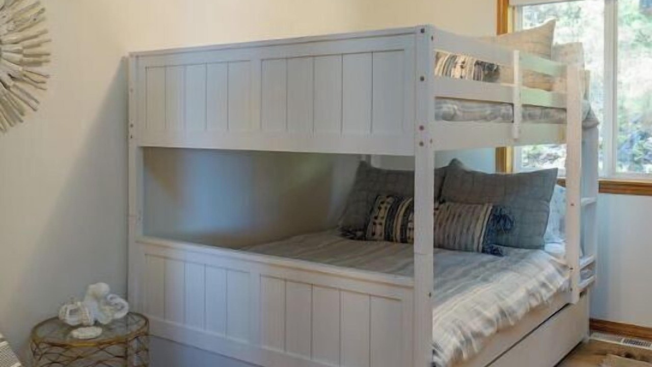 Photo of Bedroom in Lopez Island
