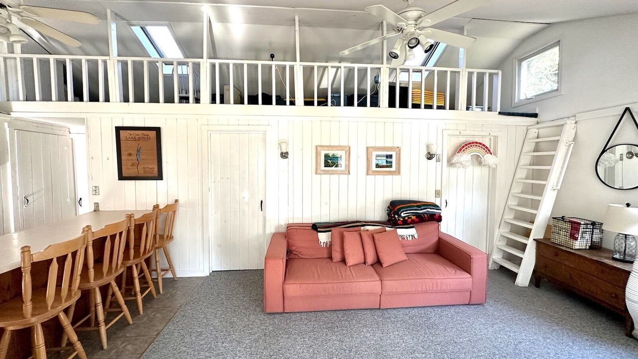 Photo of Livingroom in Malletts Bay