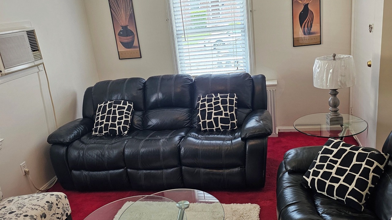 Photo of Livingroom in Elmont