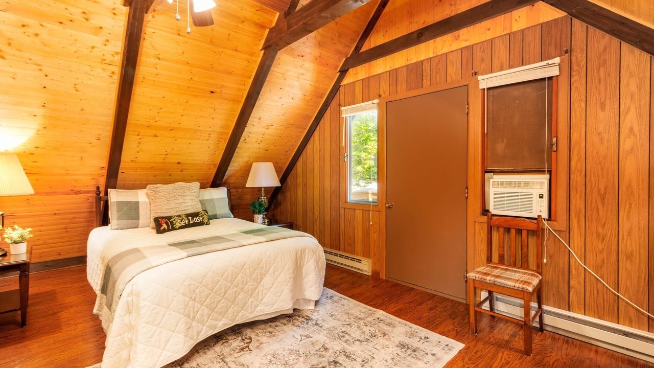 Photo of Bedroom in Alpine Lake
