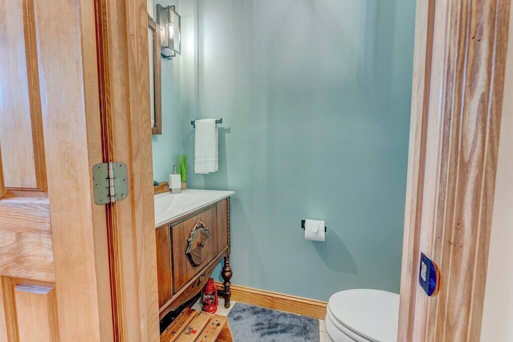 Photo of Bathroom in Alpine Lake