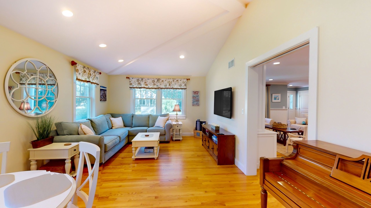Photo of Livingroom in West Yarmouth