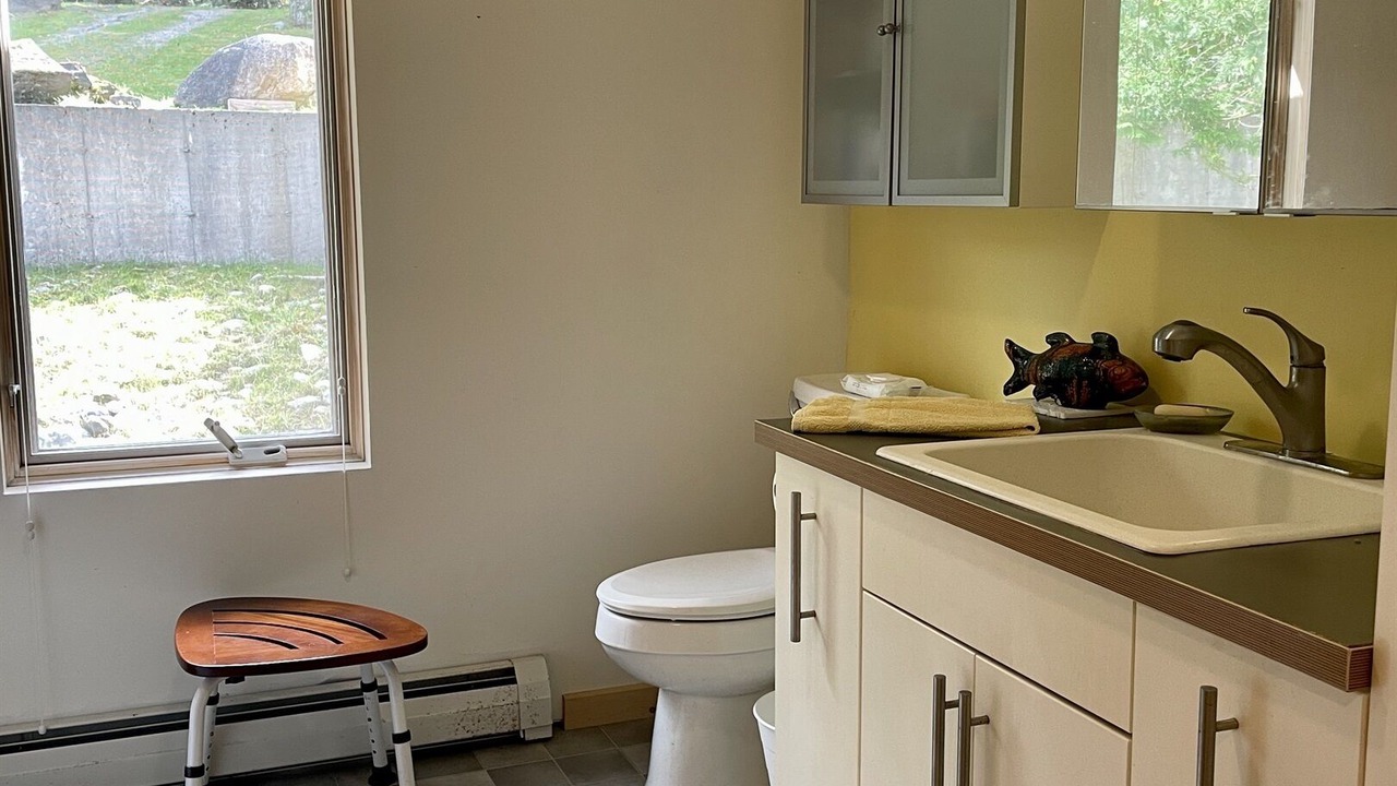 Photo of Bathroom in Putnam Station
