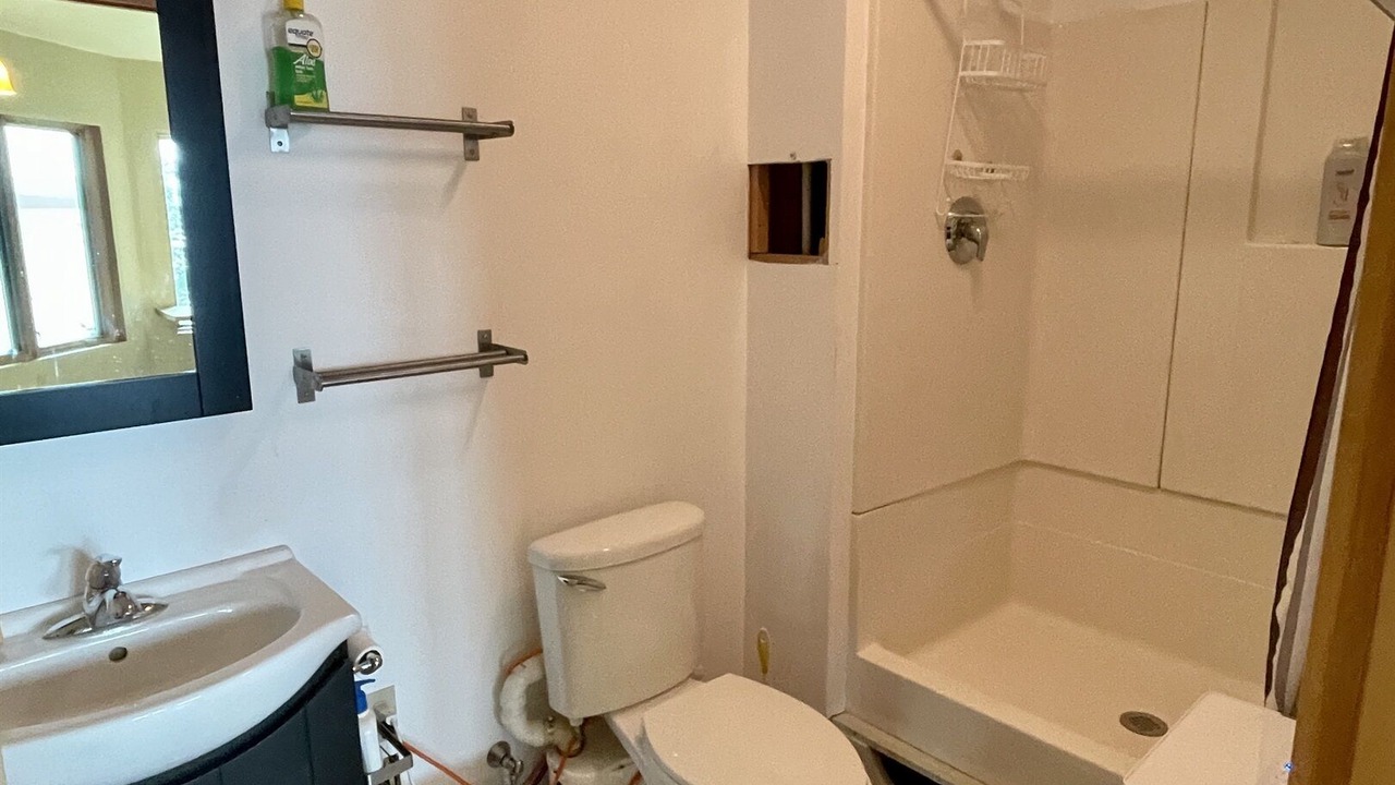 Photo of Bathroom in Putnam Station