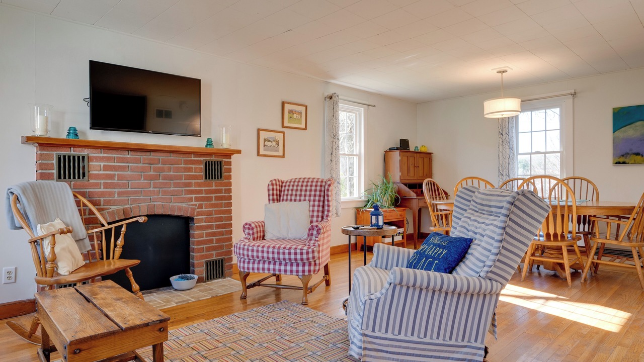 Photo of Livingroom in East Burke