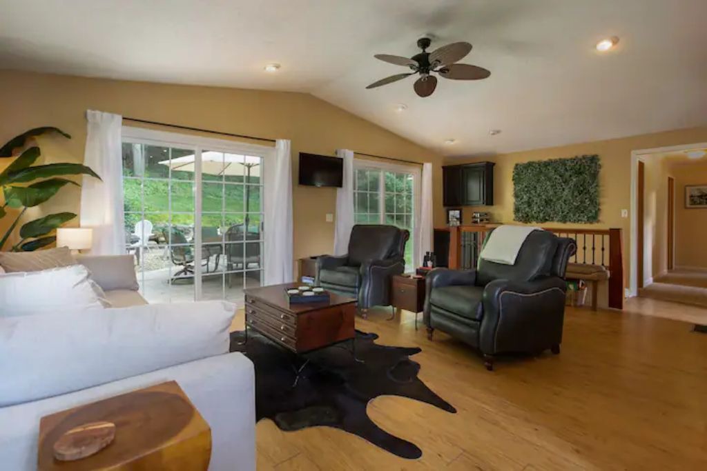 Photo of Livingroom in Perrysville