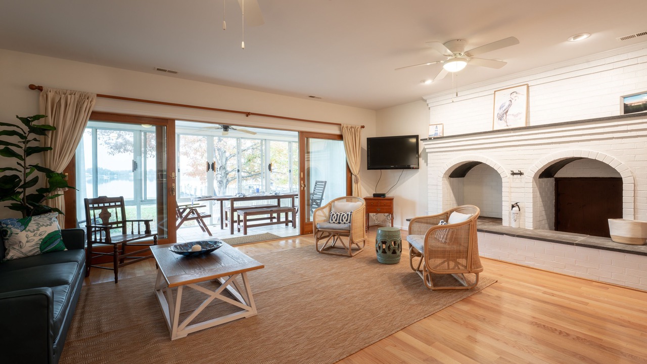 Photo of Livingroom in Shady Side