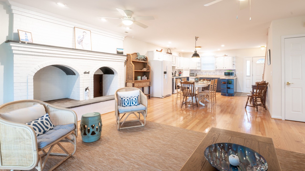 Photo of Livingroom in Shady Side