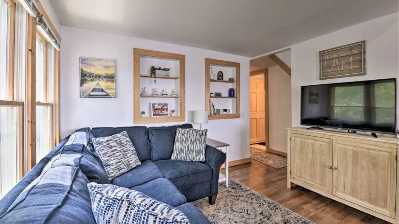 Photo of Livingroom in North Hero