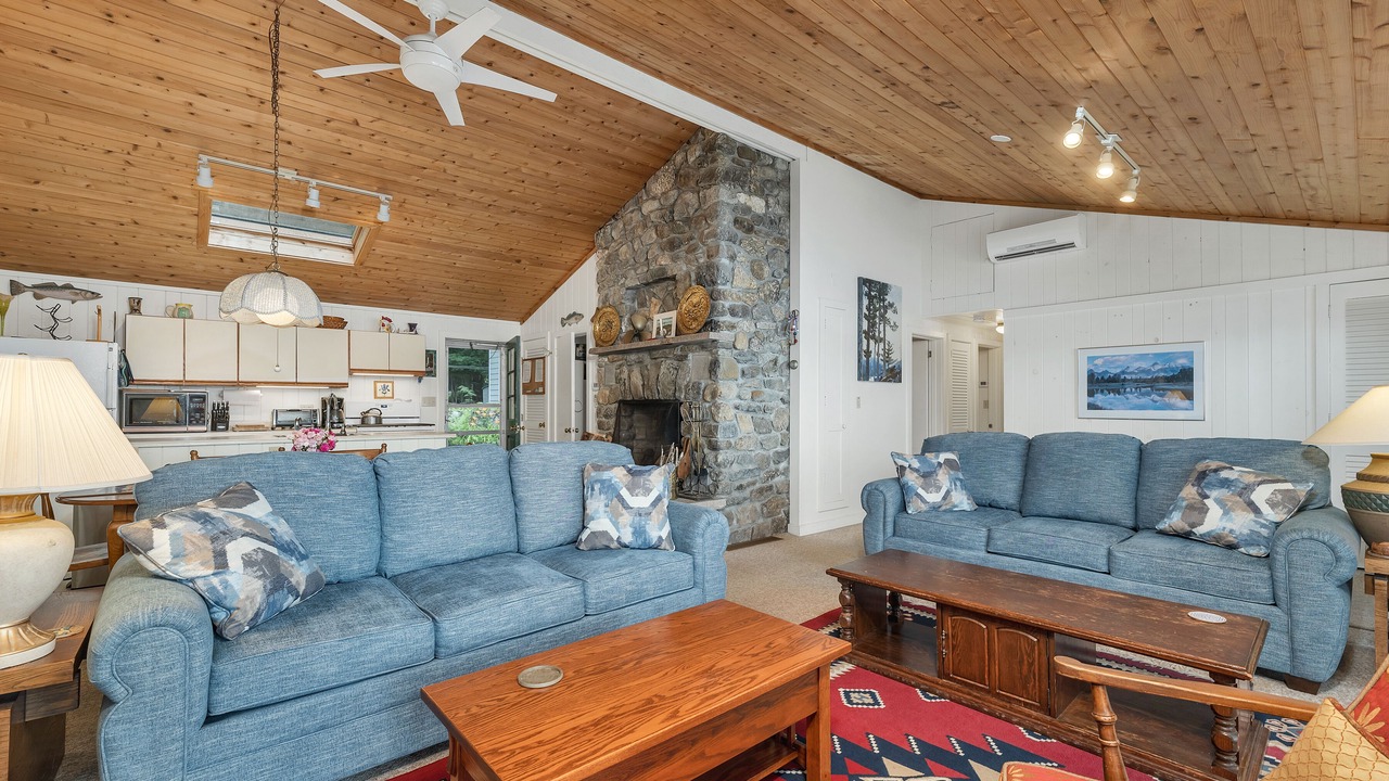 Photo of Livingroom in Meredith