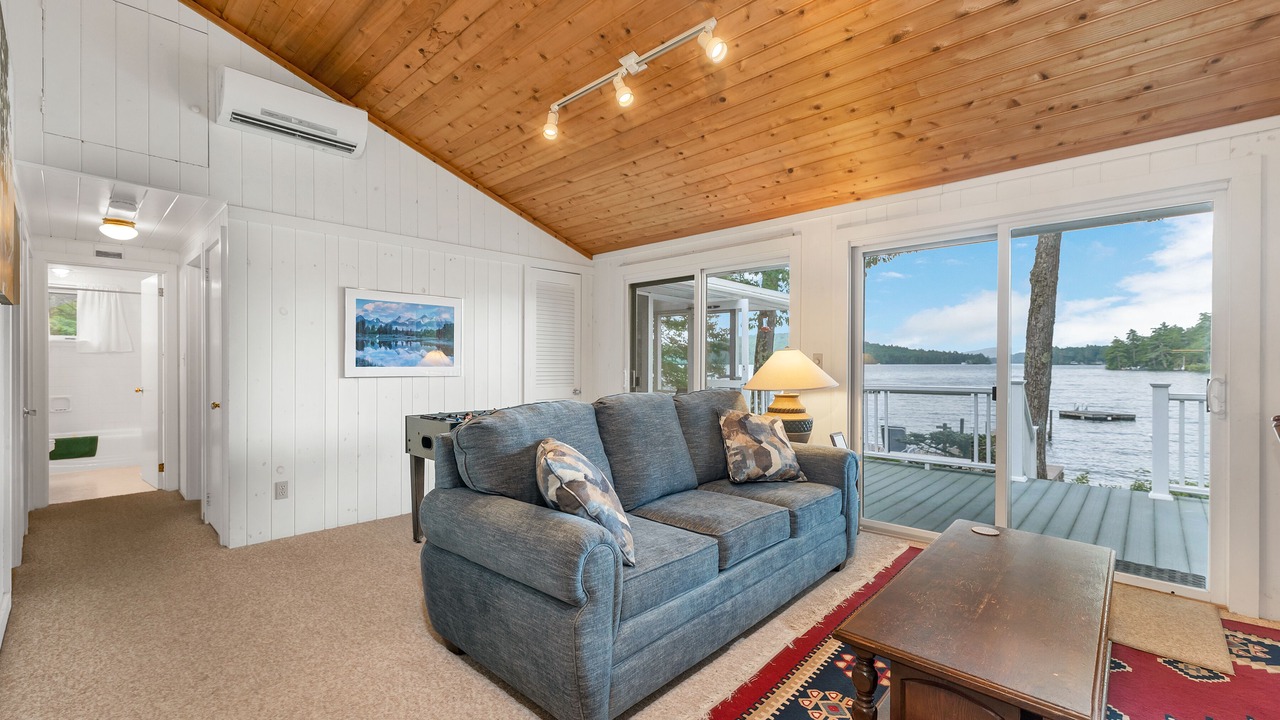 Photo of Livingroom in Meredith