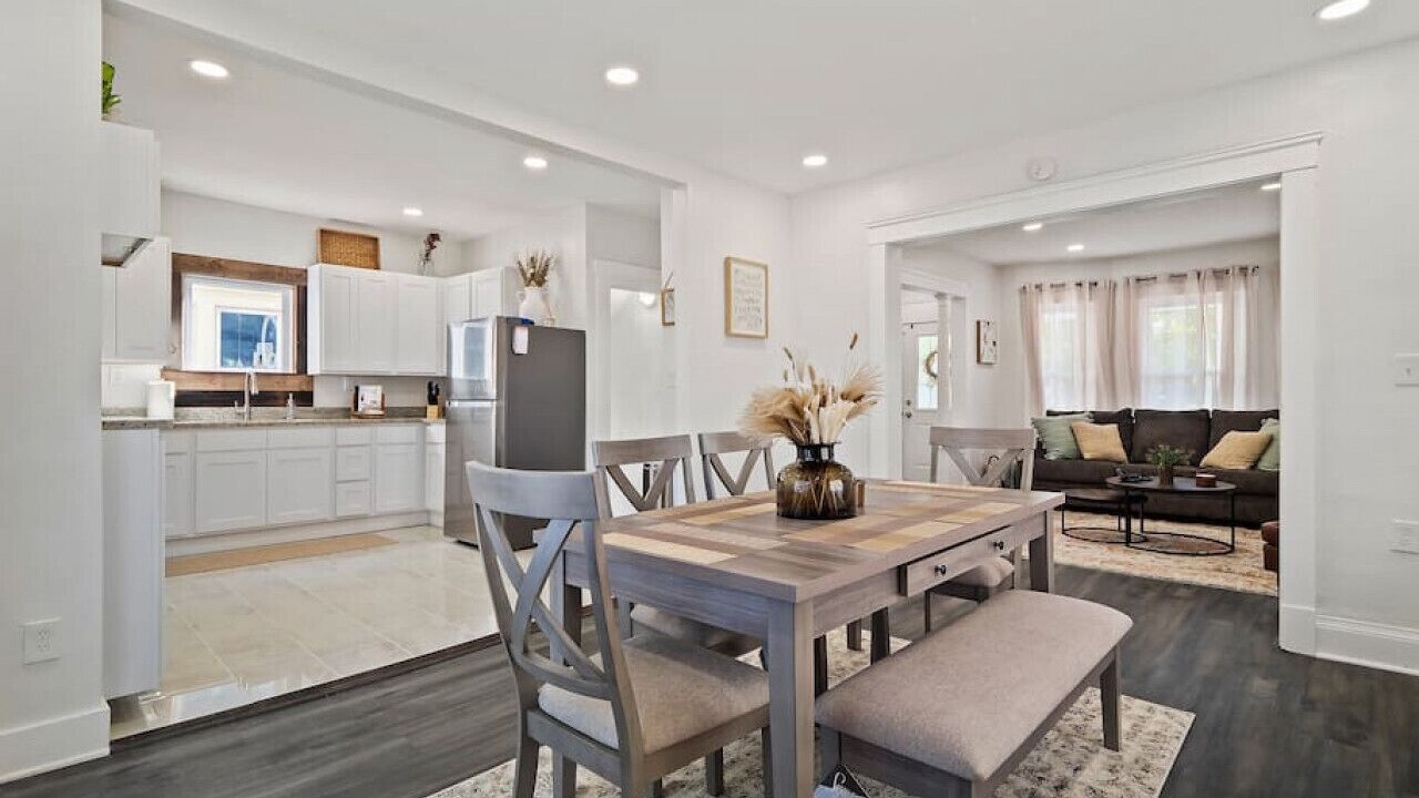 Photo of Bedroom in Detroit - Shoreway