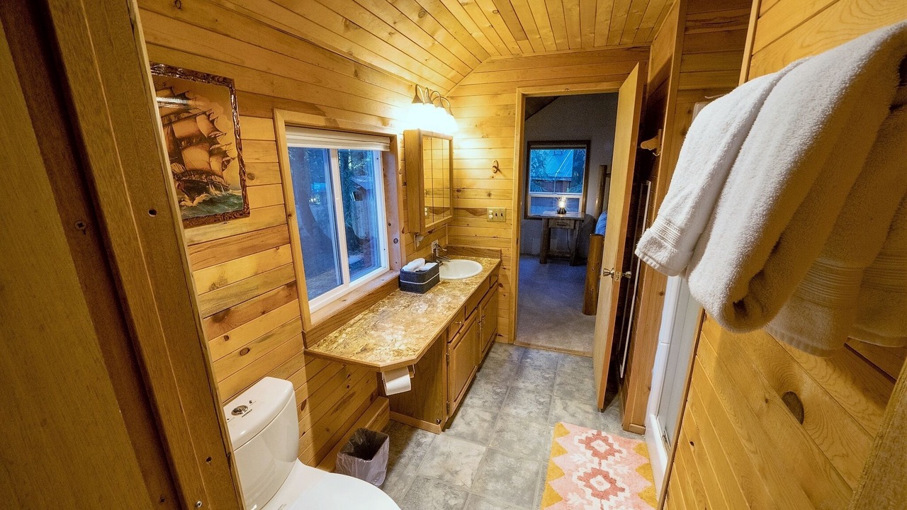 Photo of Bathroom in Zigzag