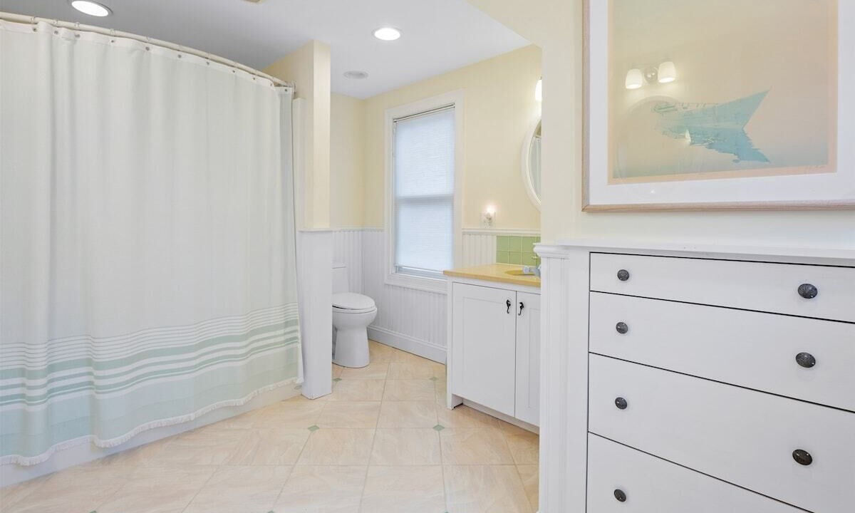 Photo of Bathroom in East Orleans
