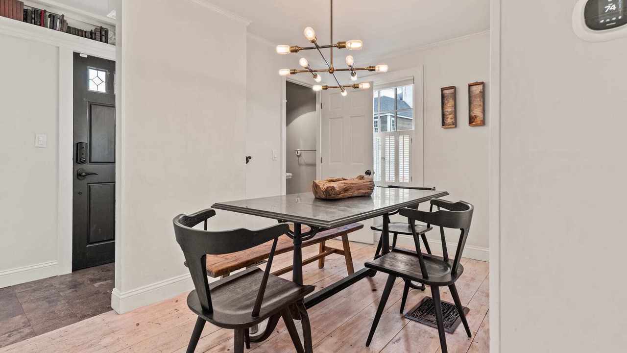 Photo of Livingroom in Newburyport