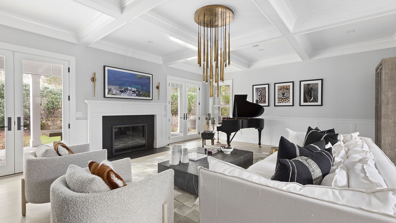 Photo of Livingroom in Amagansett North