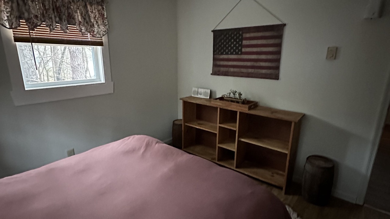 Photo of Bedroom in Roscoe