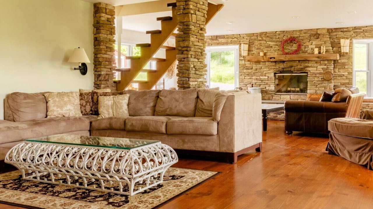 Photo of Livingroom in Roxbury