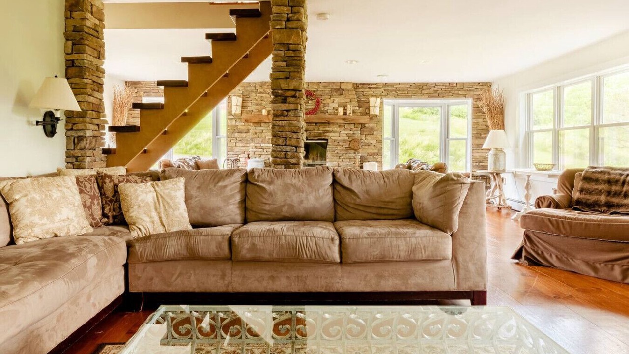 Photo of Livingroom in Roxbury