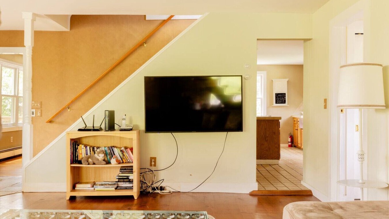 Photo of Livingroom in Roxbury