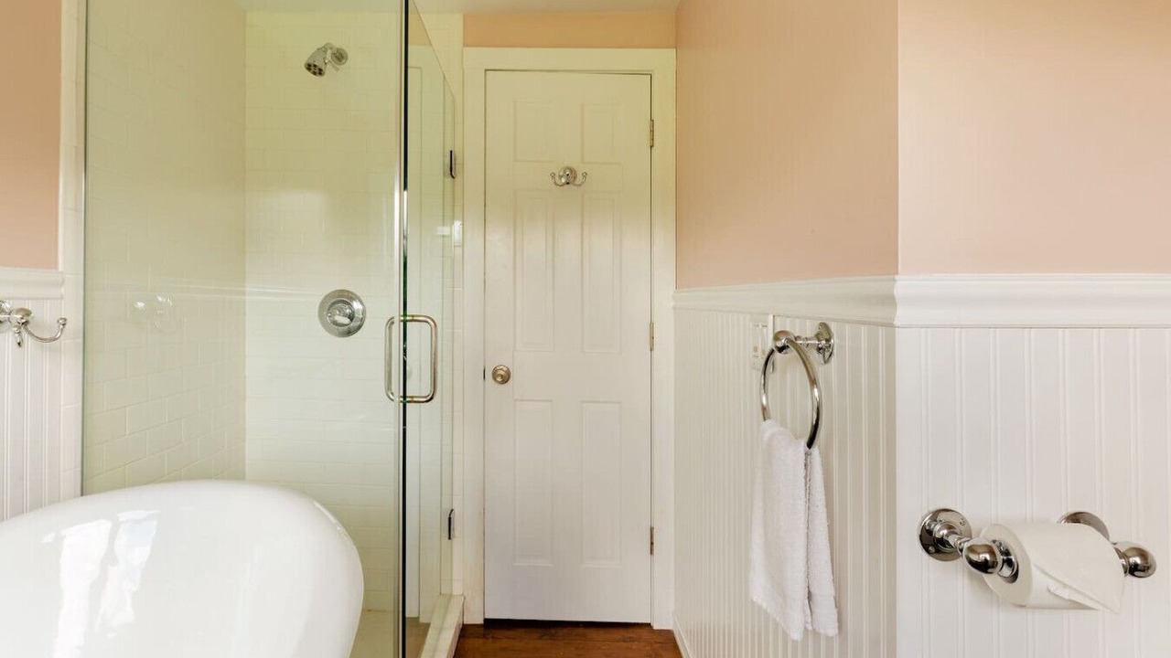 Photo of Bathroom in Roxbury