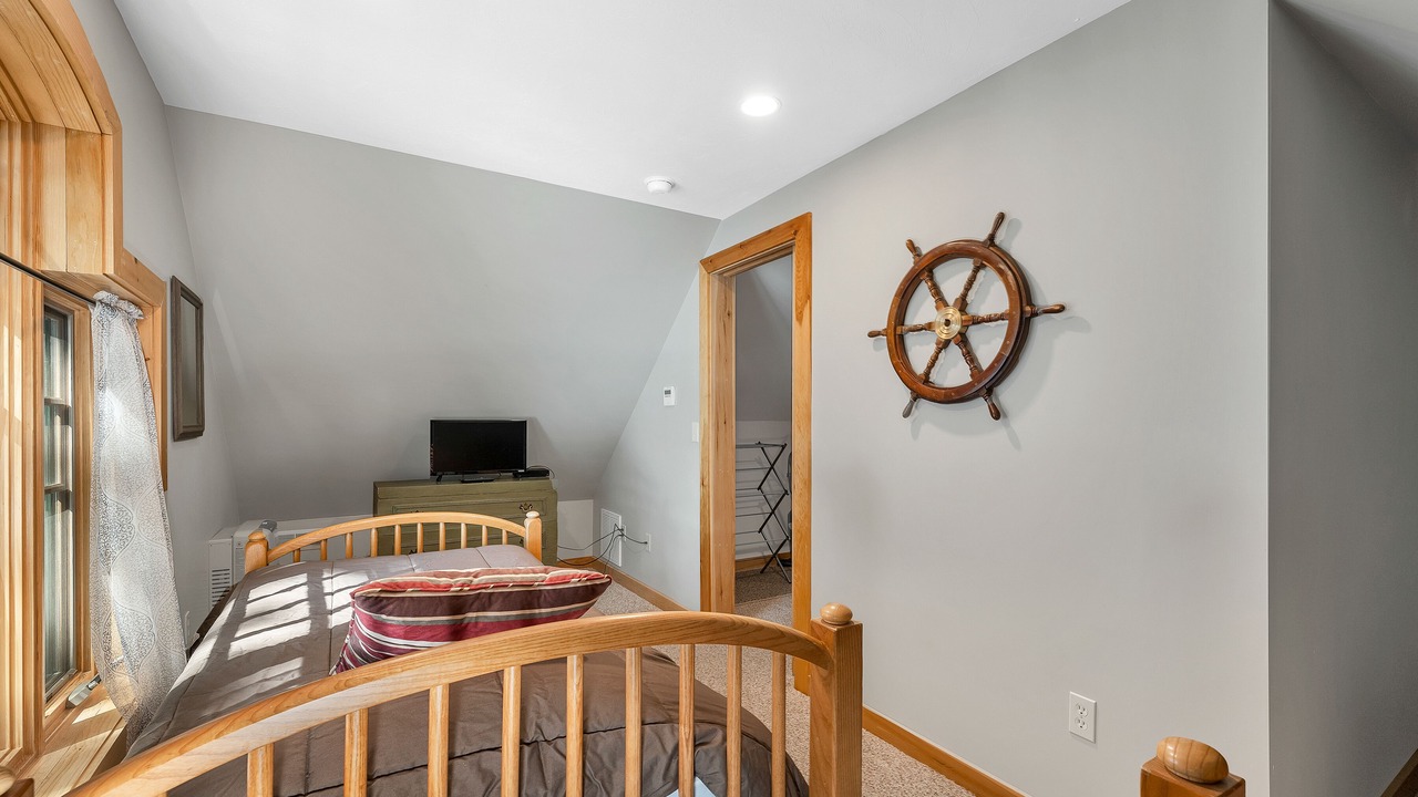 Photo of Bedroom in Moultonborough
