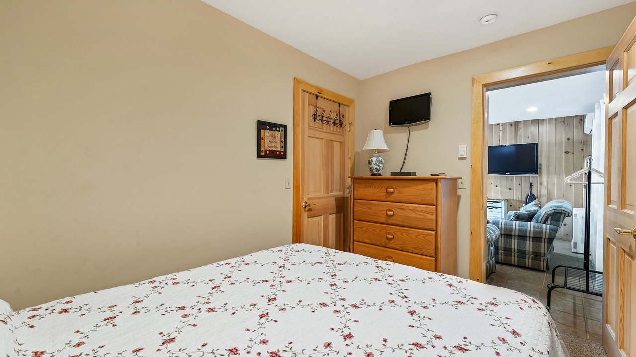 Photo of Bedroom in Moultonborough
