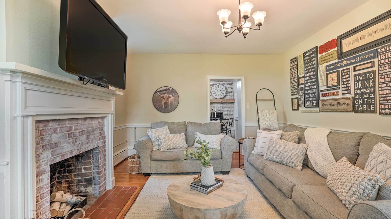 Photo of Livingroom in Taneytown