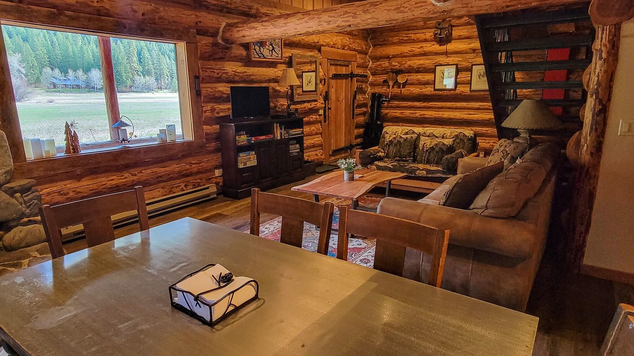 Photo of Livingroom in Mazama
