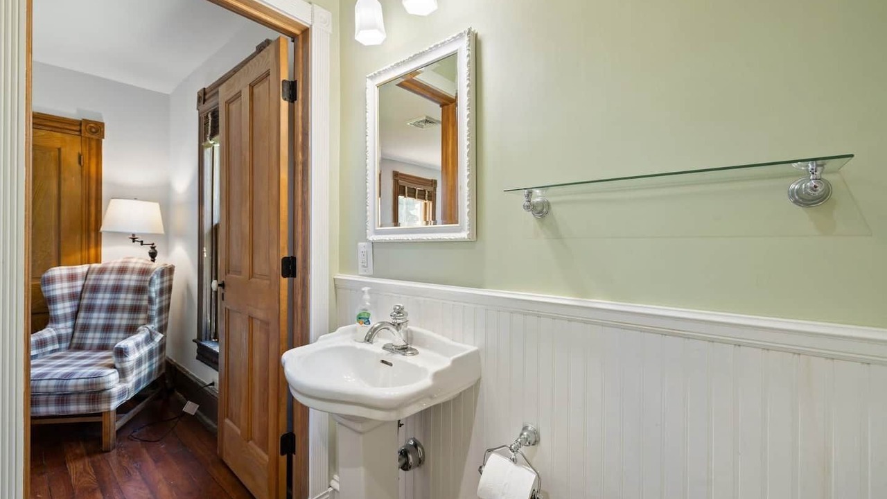 Photo of Bathroom in Harpers Ferry