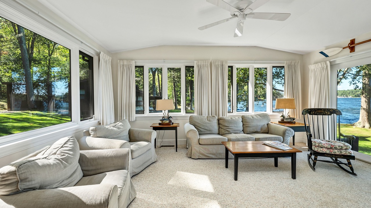 Photo of Livingroom in Moultonborough