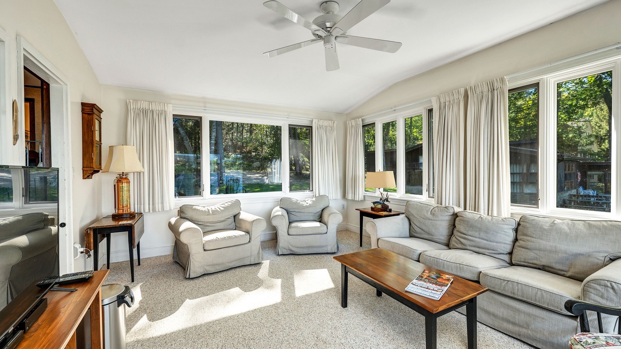Photo of Livingroom in Moultonborough