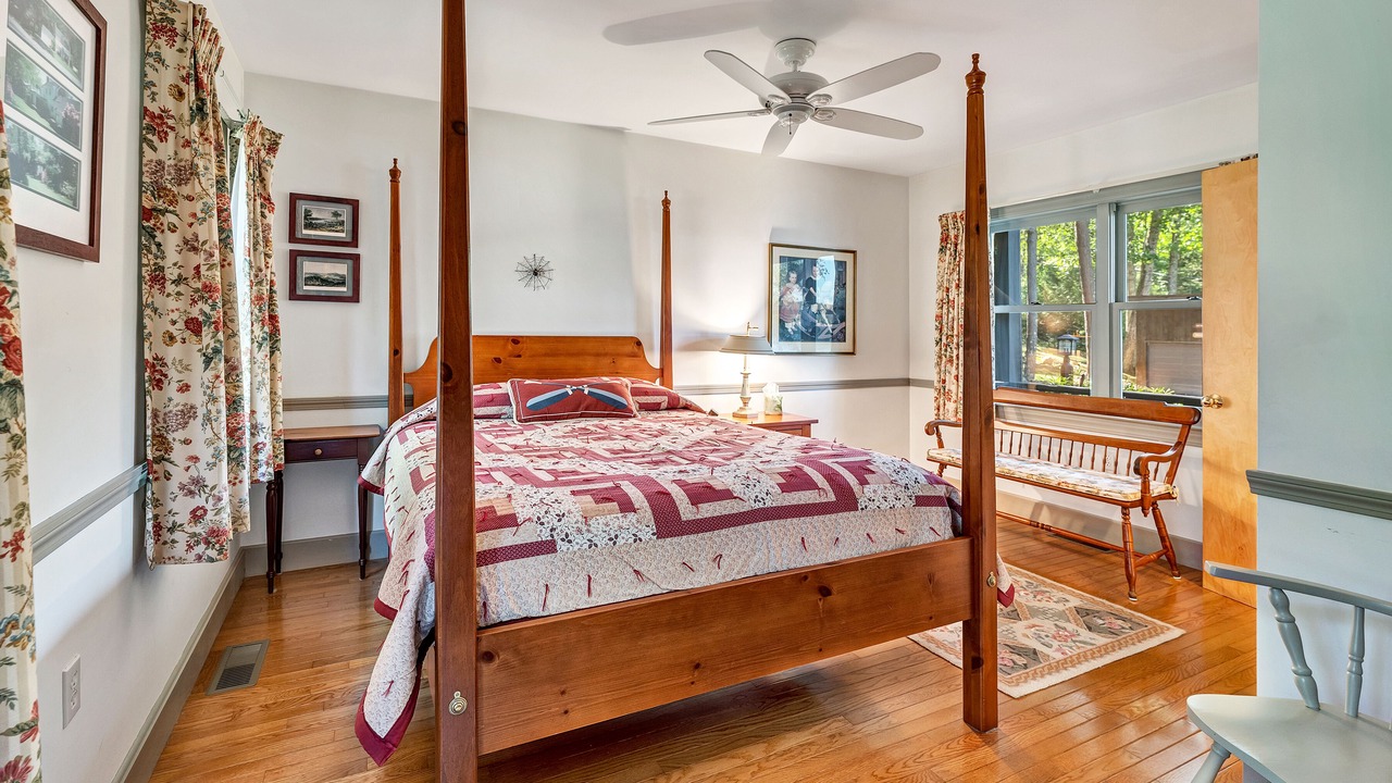Photo of Bedroom in Moultonborough