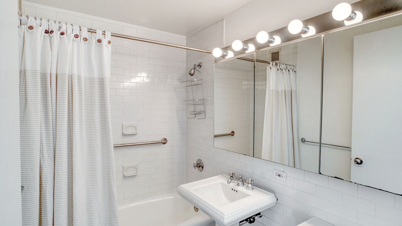 Photo of Bathroom in Lincoln Square