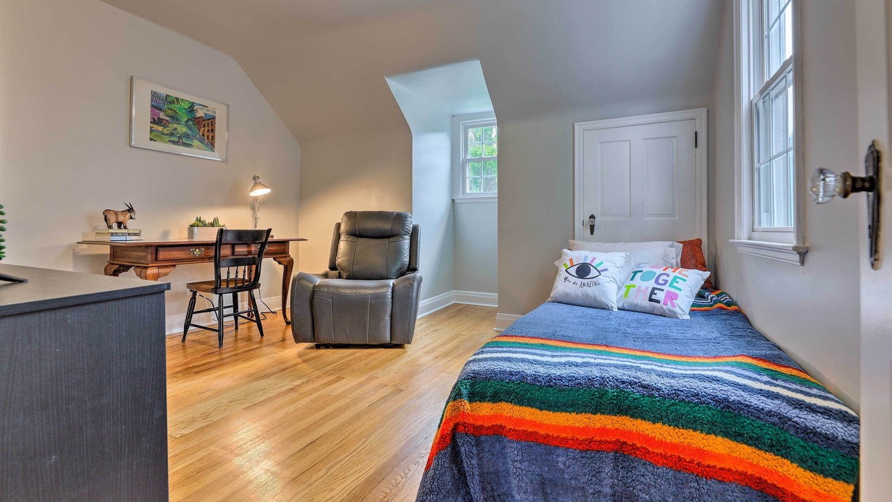 Photo of Bedroom in Roselawn Finance