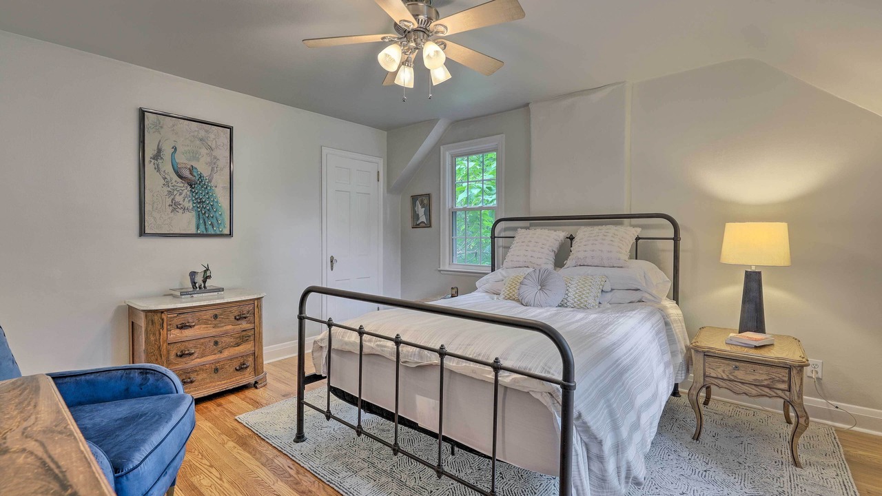Photo of Bedroom in Roselawn Finance