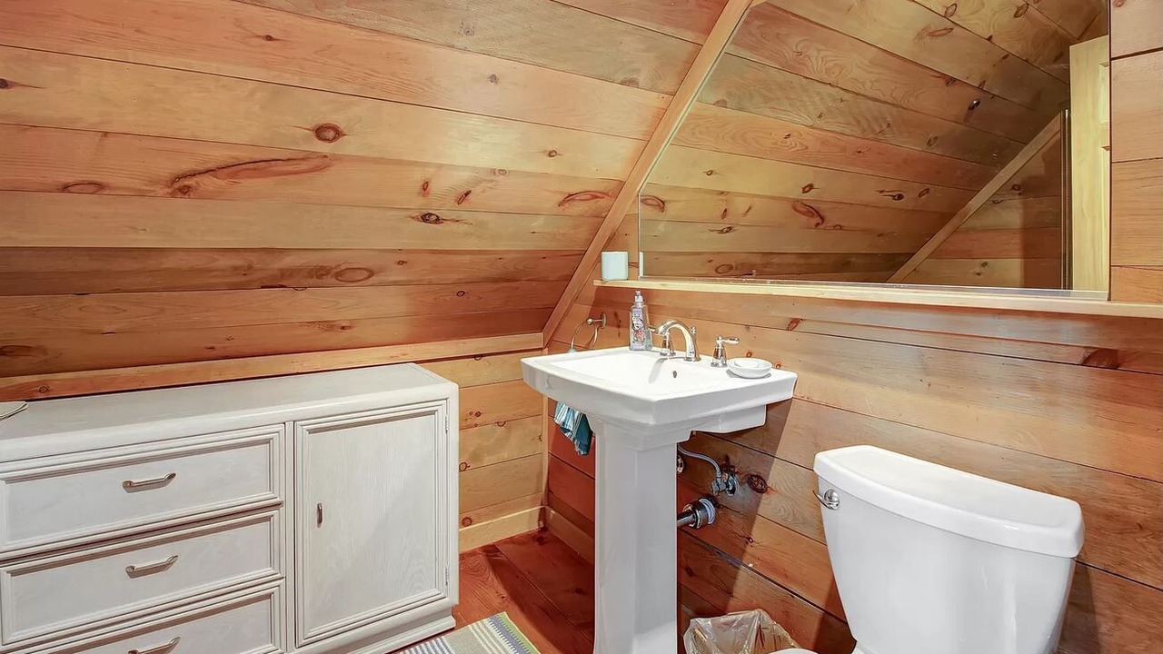 Photo of Bathroom in Warren