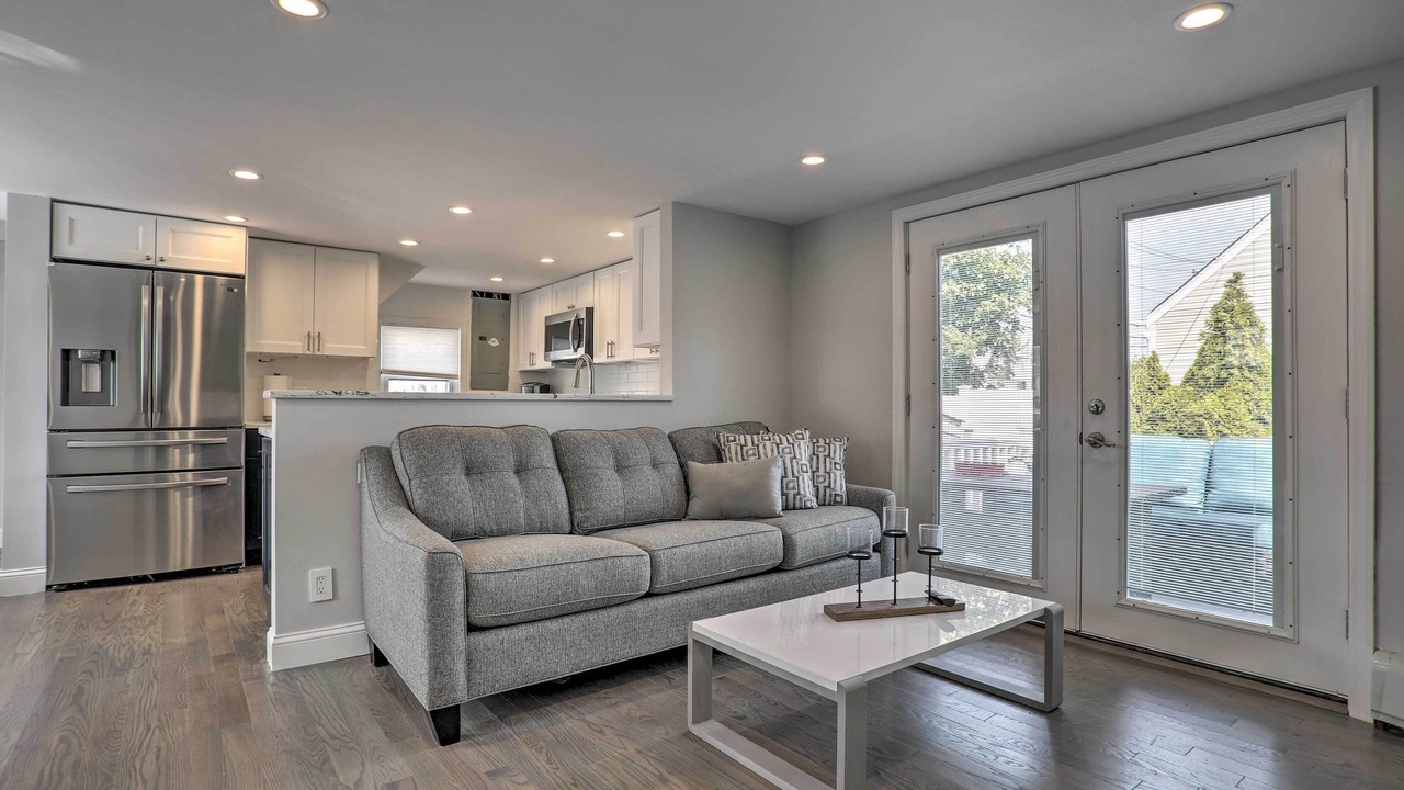 Photo of Livingroom in Bellmore