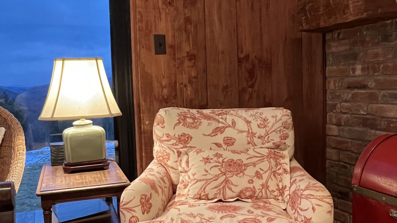 Photo of Livingroom in South Londonderry