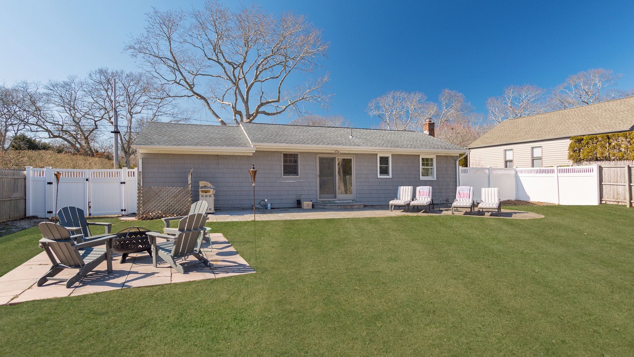 Photo of Patio Balcony in Hampton Bays