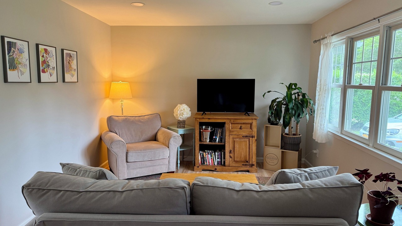 Photo of Livingroom in Hampton Bays
